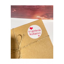 İyi Günlerde Kullanın Kalpli Kırmızı Yazılı 4x4 cm Yuvarlak Yapışkanlı Etiket 120 Adet İyi Günlerde Kullanın Kalpli Kırmızı Yazılı 4x4 cm Yuvarlak Yapışkanlı Etiket 120 Adet
