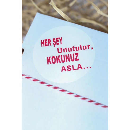 Herşey Unutulur Kokunuz Asla Beyaz 40 Mm Yuvarlak Yapışkanlı Sticker Etiket 120 Adet Herşey Unutulur Kokunuz Asla Beyaz 40 Mm Yuvarlak Yapışkanlı Sticker Etiket 120 Adet
