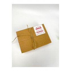 Senin Için Hazırlandı Içinde Mutluluk Var Kalpli Kırmızı 6x6 Cm Yapışkanlı Etiket 100 Adet Senin Için Hazırlandı Içinde Mutluluk Var Kalpli Kırmızı 6x6 Cm Yapışkanlı Etiket 100 Adet