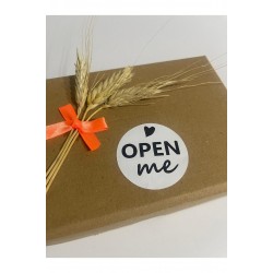 Open Me Kalpli Siyah Yazı Yuvarlak Yapışkanlı Etiket 5x5 cm 100 adet Open Me Kalpli Siyah Yazı Yuvarlak Yapışkanlı Etiket 5x5 cm 100 adet