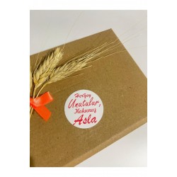 Herşey Unutulur Kokunuz Asla Kırmızı Yazılı Yuvarlak Yapışkanlı Etiket 4x4 cm 120 adet Herşey Unutulur Kokunuz Asla Kırmızı Yazılı Yuvarlak Yapışkanlı Etiket 4x4 cm 120 adet