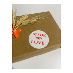 Made With Love Beyaz Etiket Kırmızı Yazı Yuvarlak Yapışkanlı Etiket 4x4 cm 120 adet Made With Love Beyaz Etiket Kırmızı Yazı Yuvarlak Yapışkanlı Etiket 4x4 cm 120 adet