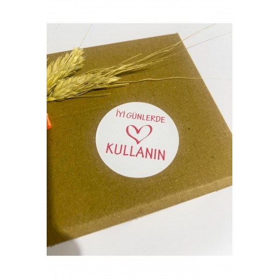 İyi Günlerde Kullanın Kırmızı Yazılı Ortası Kalpli Yuvarlak Yapışkanlı Etiket 5x5 cm 100 adet İyi Günlerde Kullanın Kırmızı Yazılı Ortası Kalpli Yuvarlak Yapışkanlı Etiket 5x5 cm 100 adet
