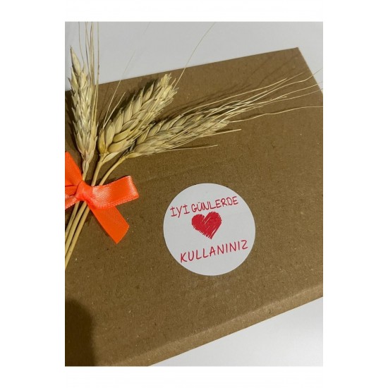 İyi Günlerde Kullanınız Kırmızı Yazılı Kalpli Yuvarlak Etiket 5x5 cm 100 adet İyi Günlerde Kullanınız Kırmızı Yazılı Kalpli Yuvarlak Etiket 5x5 cm 100 adet